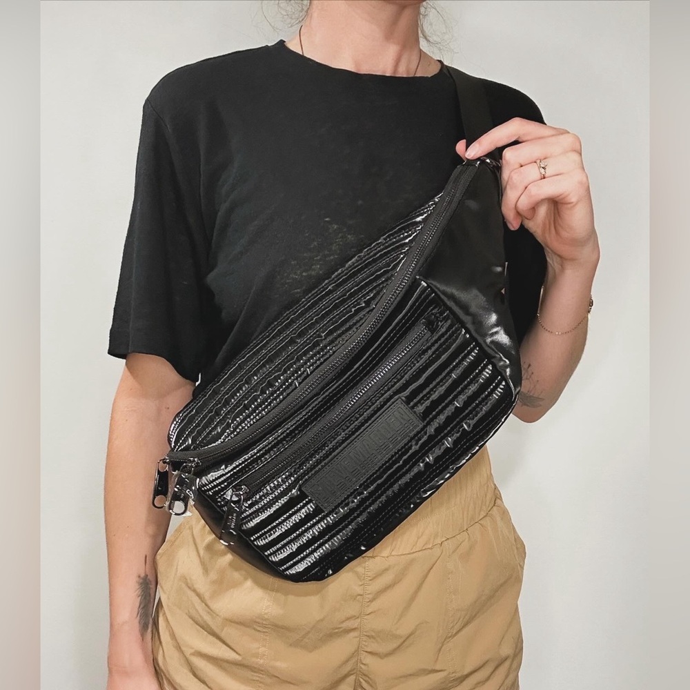 NWT modern Steve Madden black oversized belt bag, sling purse
